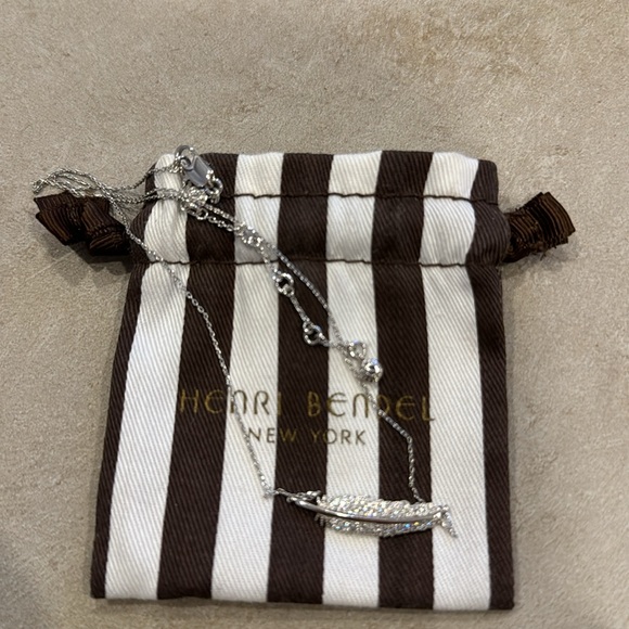 Henri Bendel feather crystal necklace in paladium - Picture 6 of 6